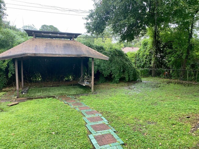 Building Photo - Must see this Beautiful 3/2 home in Village St. George Available NOW