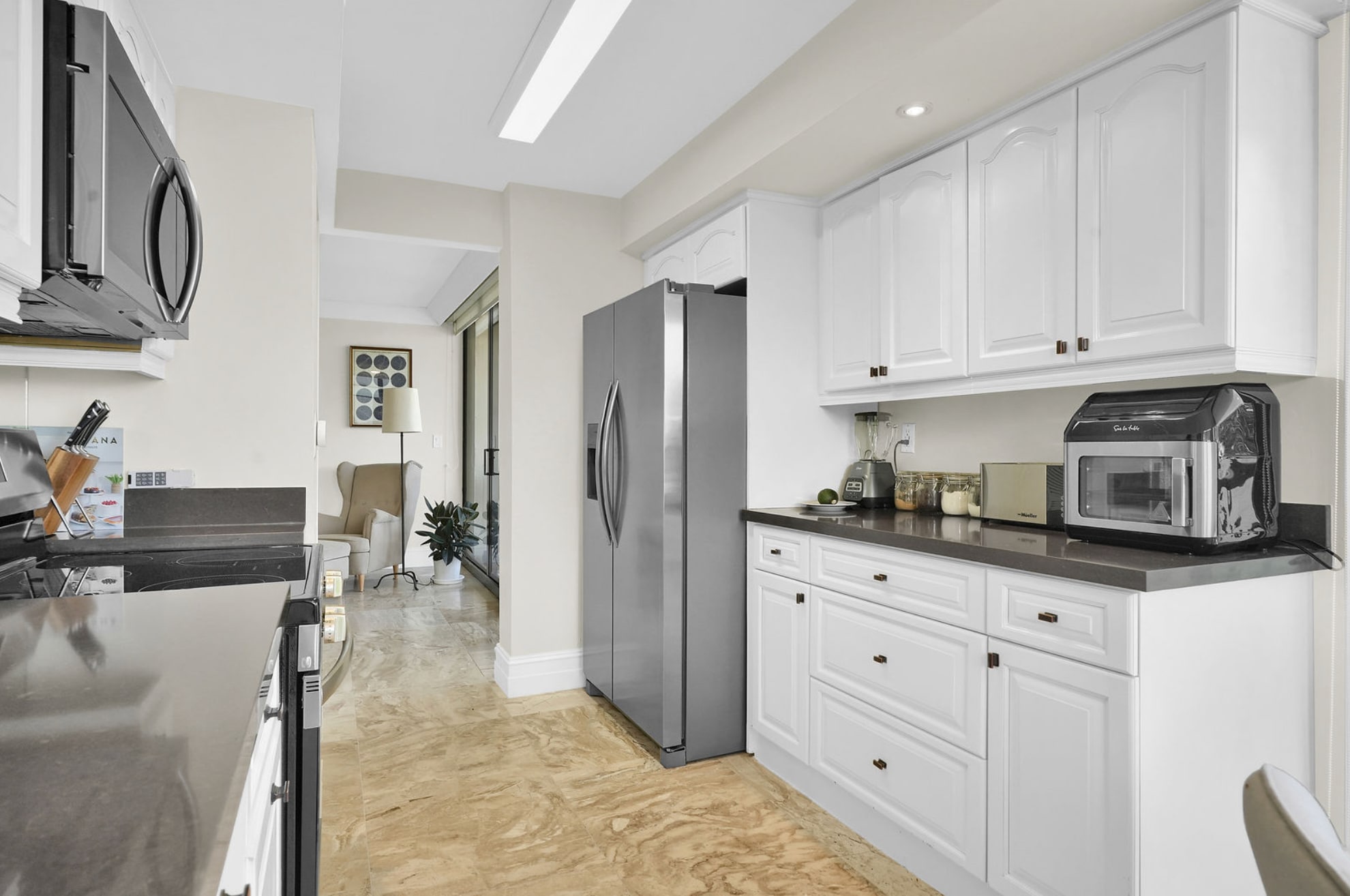 Building Photo - 801 N Venetian Dr