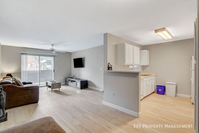 Building Photo - 555 E Silverado Ranch Blvd