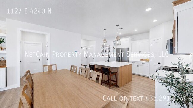 Building Photo - 1127 4240 N
