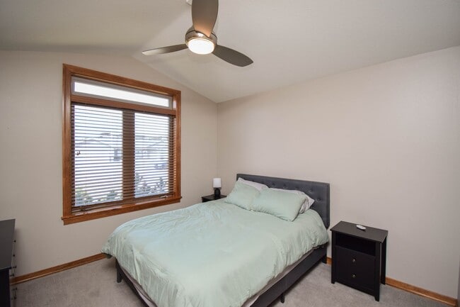 Building Photo - 2204 S Silverthorne Ave
