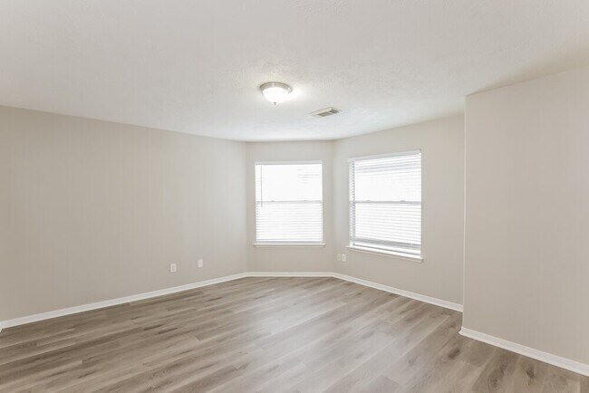 Building Photo - 6602 Bluebottle Ln