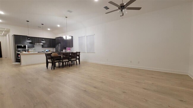 Building Photo - 1720 Scenic Hts Ln