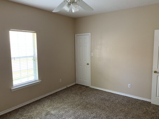 Building Photo - 612 Townplace Dr