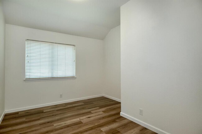 Building Photo - 2016 Horizon Park Blvd