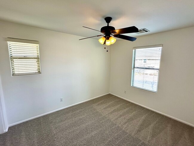 Building Photo - 971 S Deerfield Ln