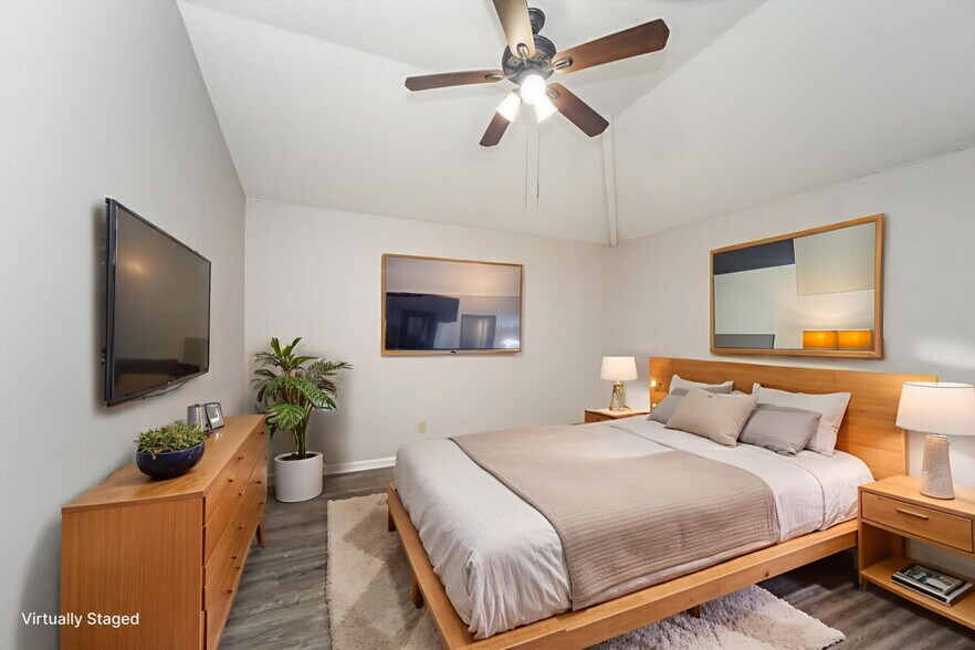 Building Photo - 4588 Longtree Ave