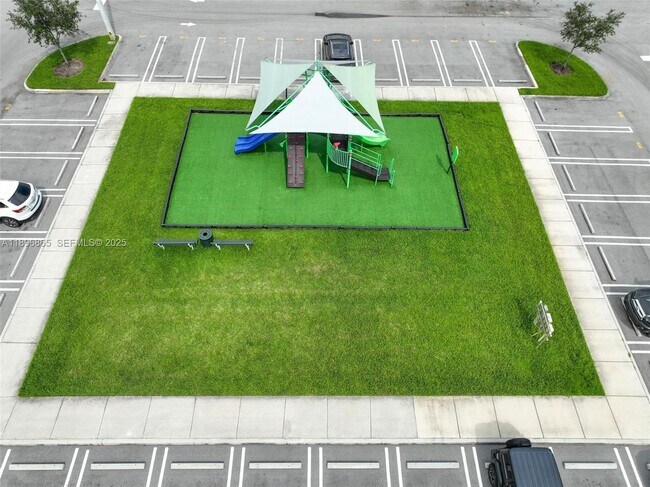 Building Photo - 7865 NW 104th Ave