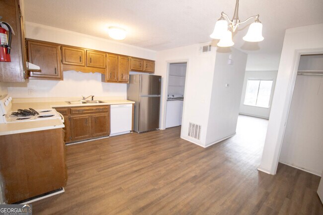 Building Photo - 251 Knight Dr
