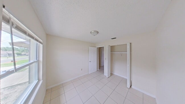Building Photo - Nice and Cozy 2 Bed/1 Bath Apartment