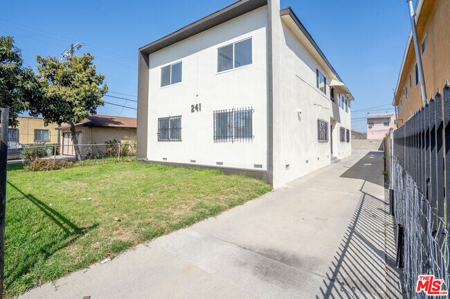 Building Photo - 241 W 84th St