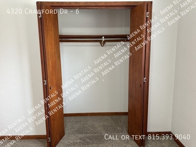 Building Photo - 4320 Crawford Dr