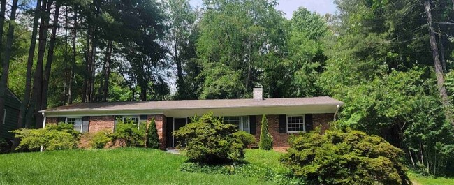 Primary Photo - 1 Clearbrook Rd