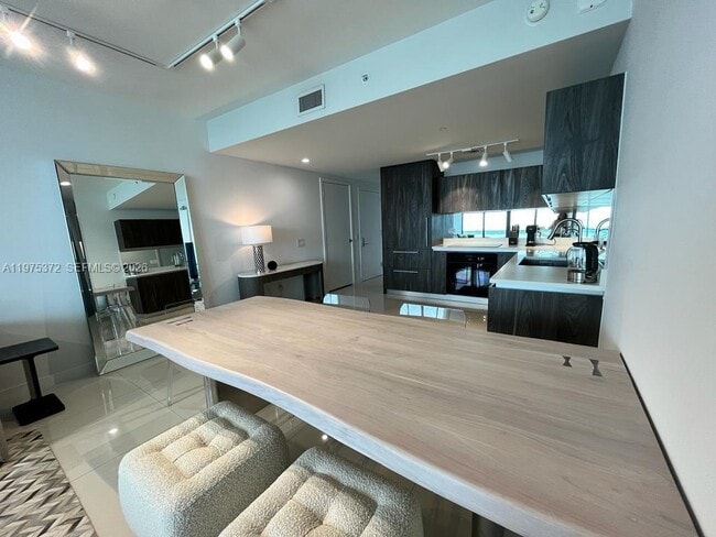 Building Photo - 3131 NE 7th Ave