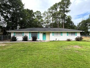 Building Photo - Available now FOR RENT in Dothan, AL!!
