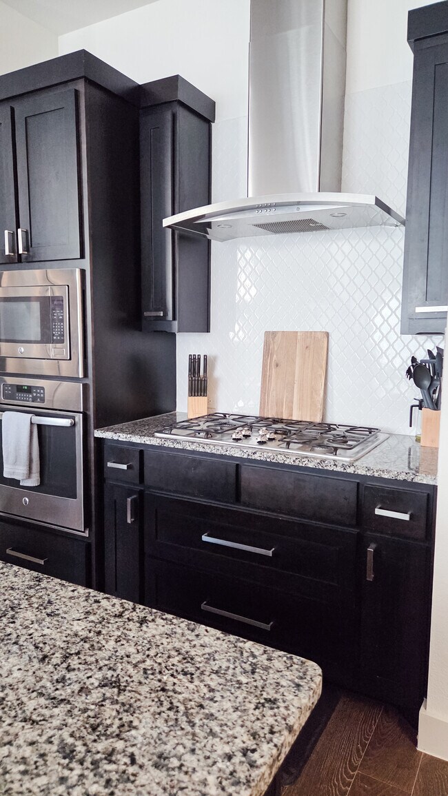 Building Photo - 7859 Verona Pl