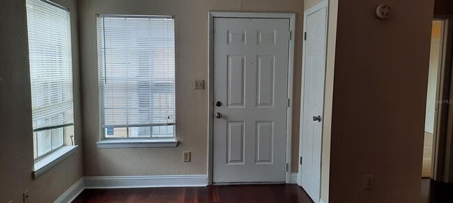 Building Photo - 4200 Thornbriar Ln