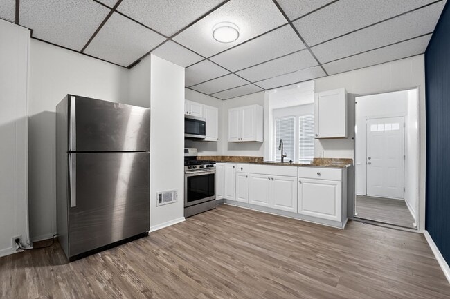 Building Photo - 2 bedroom 1.5 bath rowhome for rent in Baltimore