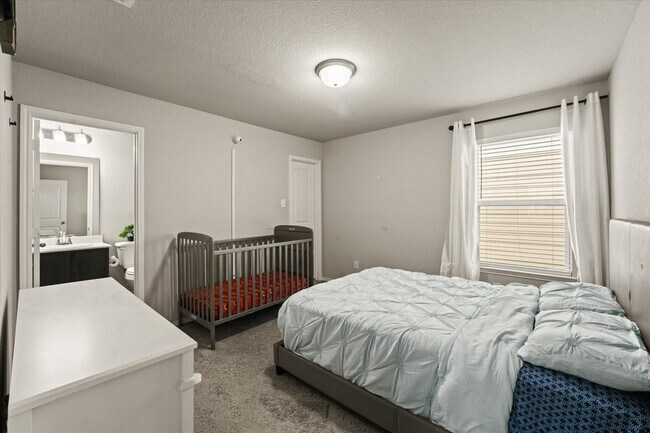 Building Photo - 6025 Driscoll Ln