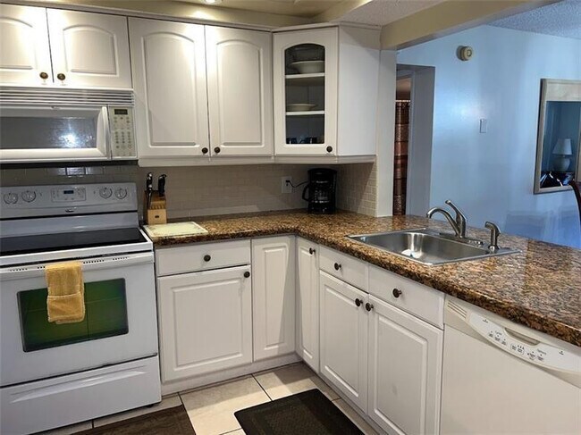 Building Photo - 4000 Crystal Lake Dr