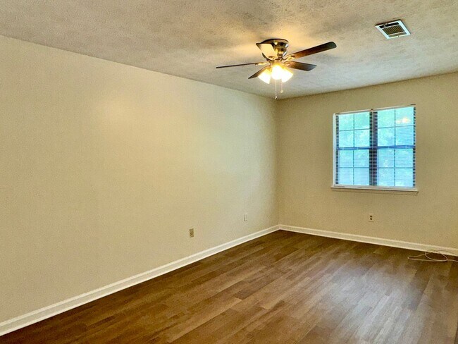 Building Photo - 5870 Sheldon Ct