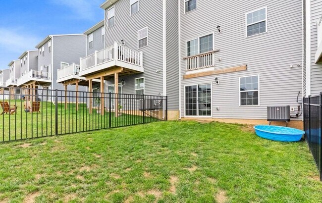 Building Photo - Dallastown Schools! Beautiful 3 Bedroom, 2...