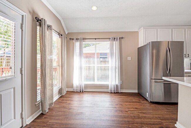 Building Photo - 135 W Russet Grove Cir