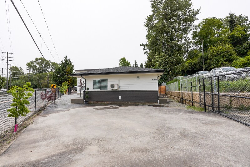 Building Photo - 10009 Des Moines Memorial Dr S