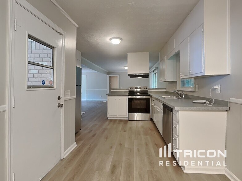 Building Photo - 5555 Richland Dr