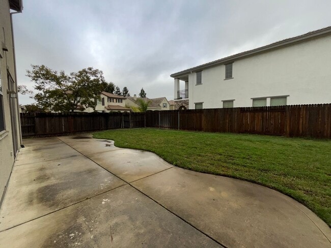 Building Photo - Exceptional 4BR/3BA/3 Car Tandem Garage in...