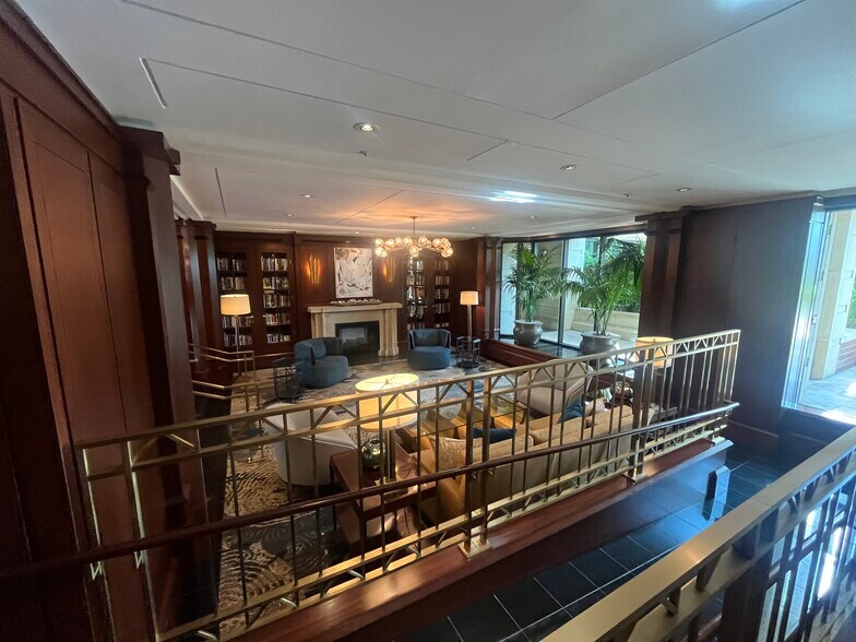 Lobby - 500 W Harbor Dr