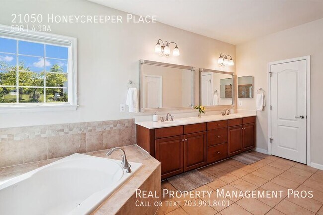 Building Photo - 21050 Honeycreeper Pl