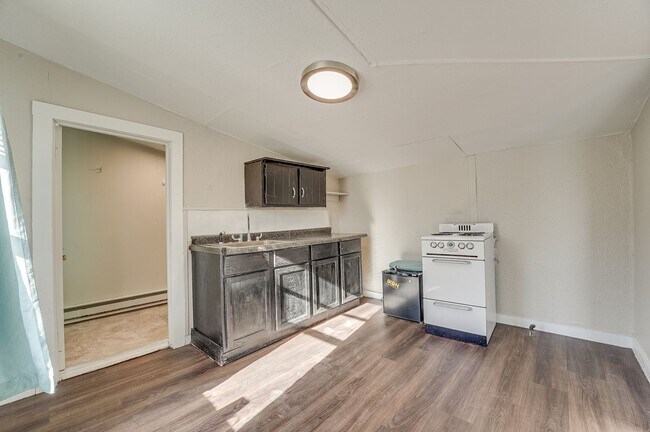 Interior Photo - Flint 1111 (KC-AM)