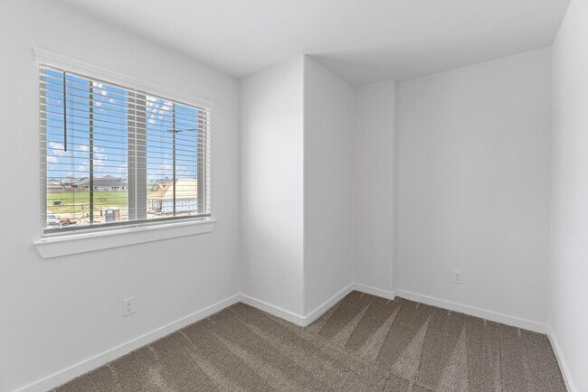 Building Photo - 21611 Alberta Frst Cir