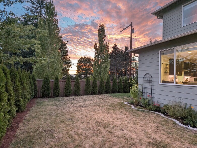 Sunset - 16324 131st St SE