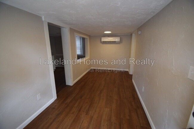 Building Photo - 906 Vistabula St