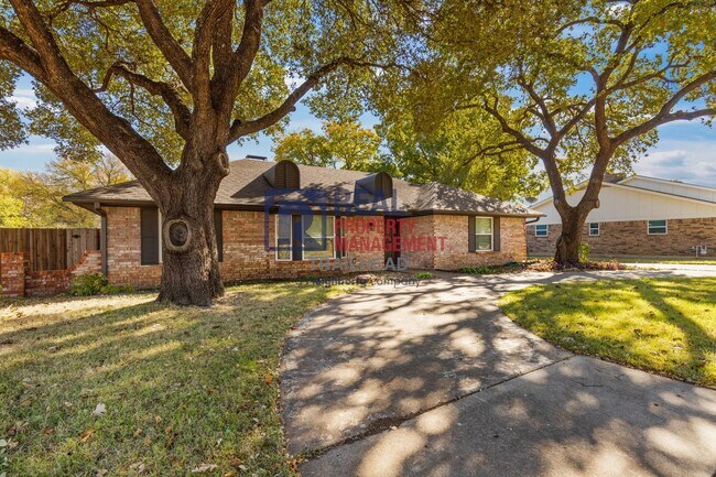 Primary Photo - Charming 3 Bed 2 Bath Cul-De-Sac Home in a...