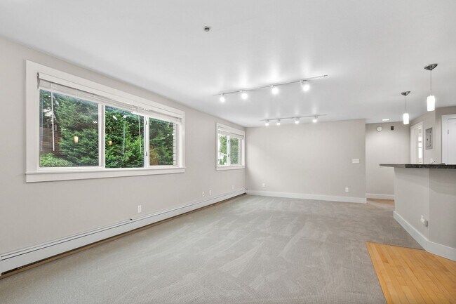 Building Photo - Fabulous Urban Retreat Condo in Celebrated...