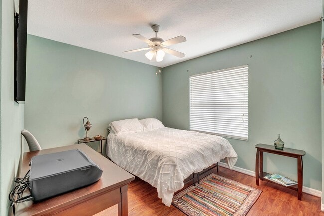 Building Photo - 14211 W La Sedona Cir