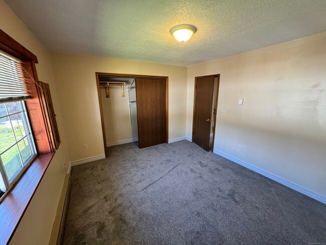 Building Photo - 975 Meriden Rd