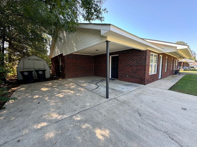Building Photo - 32 Wilma Dr NW