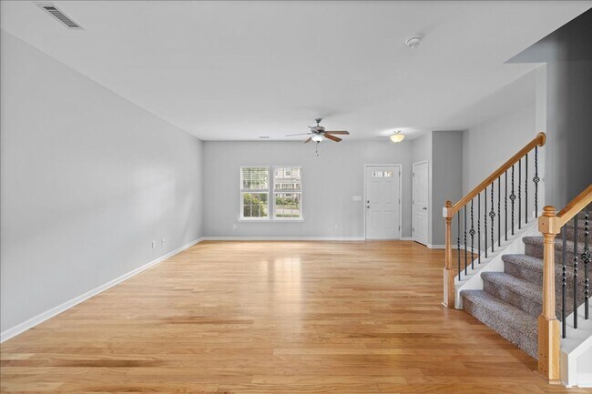 Building Photo - Well Maintained Three Bedroom Home!