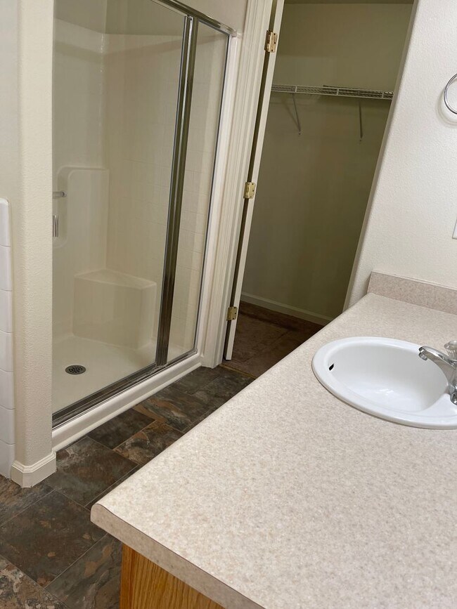 Building Photo - Still available! Call me to schedule viewi...