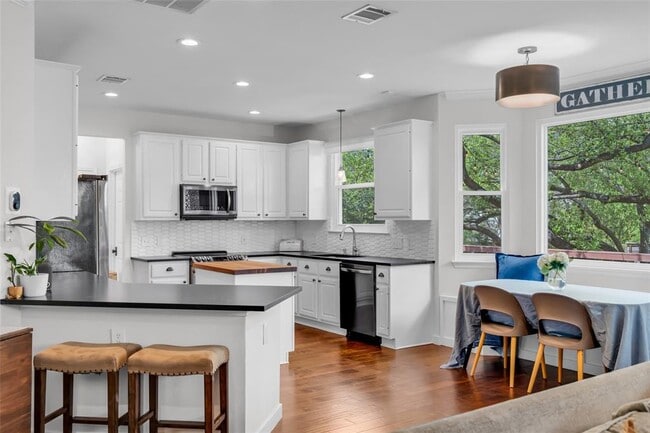 Building Photo - 11500 Emerald Falls Dr