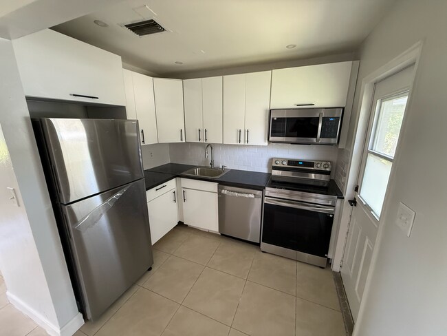 Building Photo - 2247 Taylor St