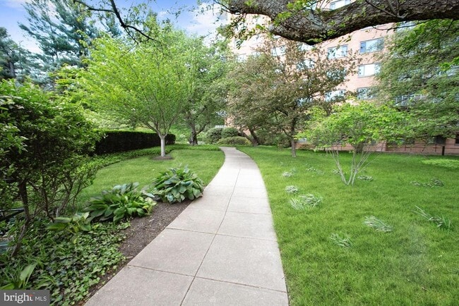 Building Photo - 4201 Cathedral Ave NW