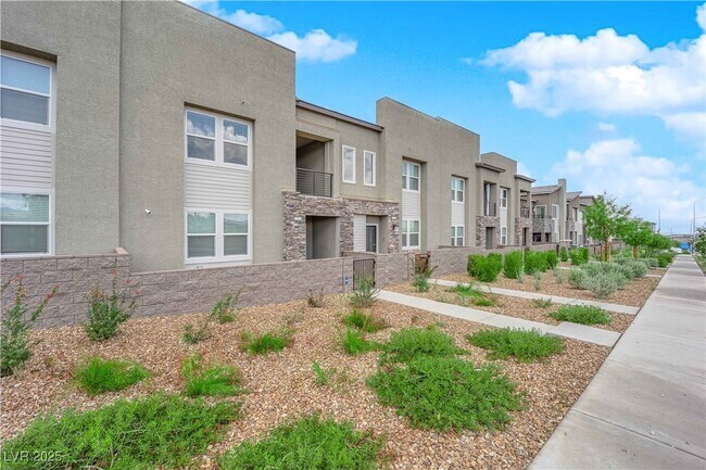 Building Photo - 334 Laurel Peak Dr