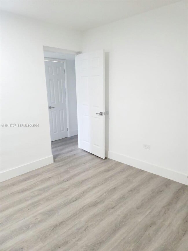 Building Photo - 6804 Brookline Dr