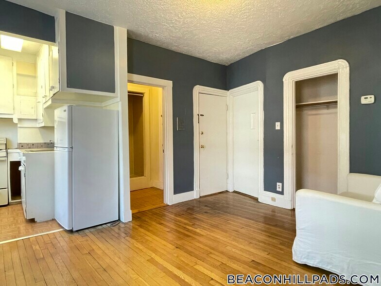 Building Photo - 41 Anderson St