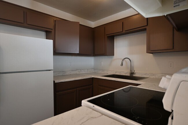 Building Photo - 2 Bedroom Apartment -Las Vegas -NO PETS -1...